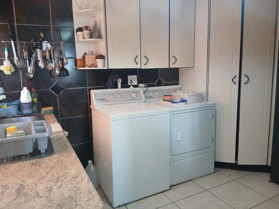 5 Bedroom Property for Sale in Wavecrest Eastern Cape